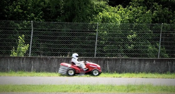 najszybsza-kosiarka-na-swiecie-1